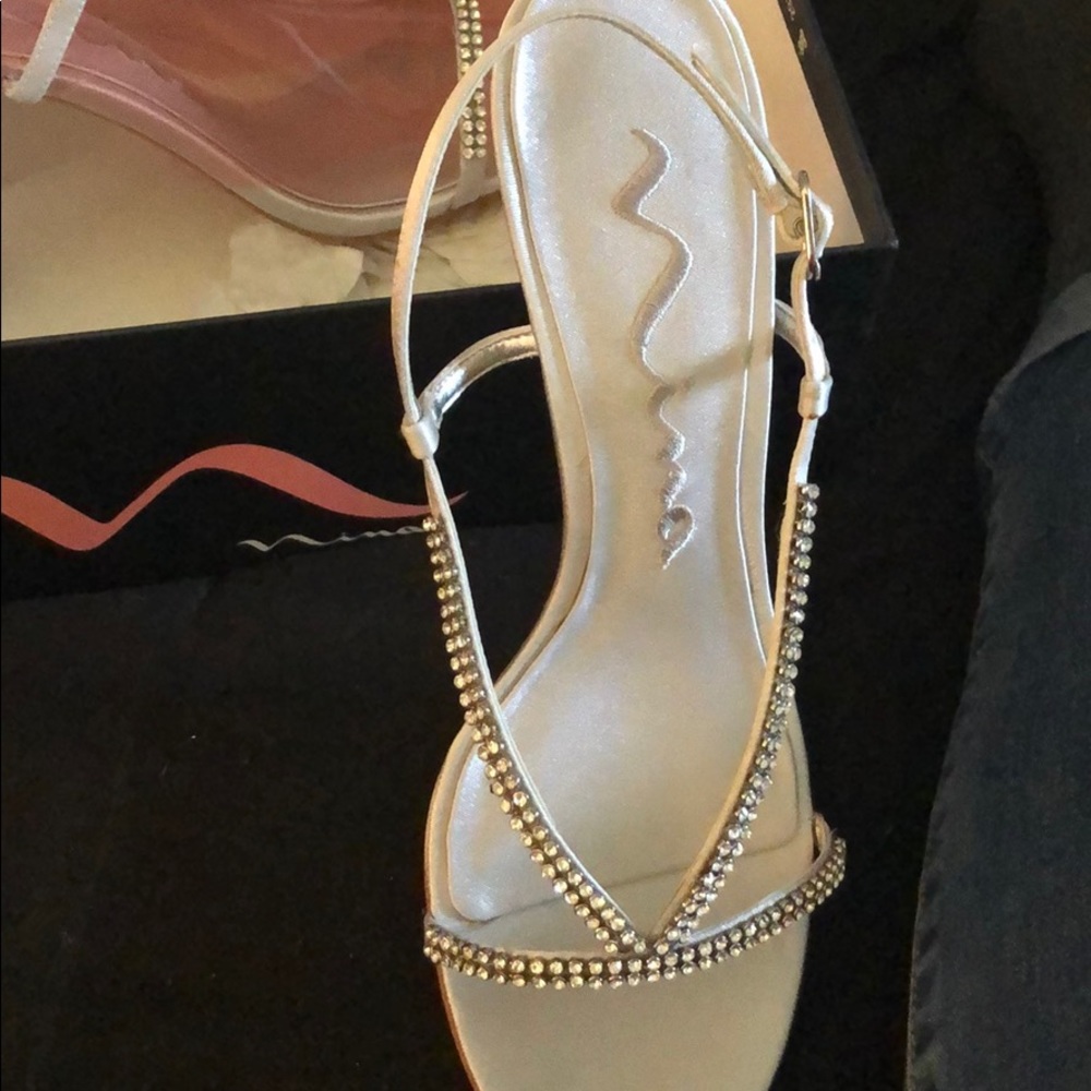 Low heel shoe